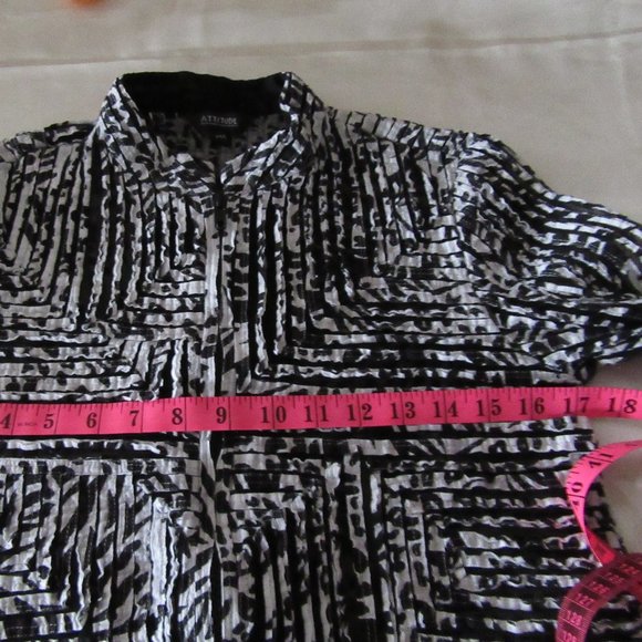 Zip up top or over coat - Attitude size P M - Picture 9 of 14